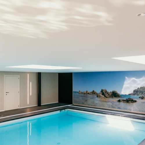 Akoestisch spanplafond en Wonderwall spanwand in wellness