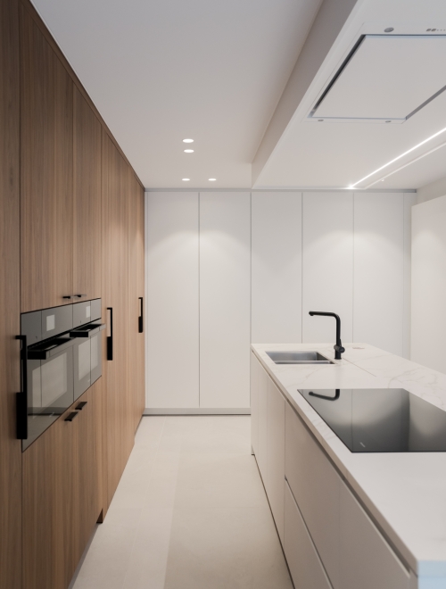 Esthetische afwerking van keuken met spanplafond