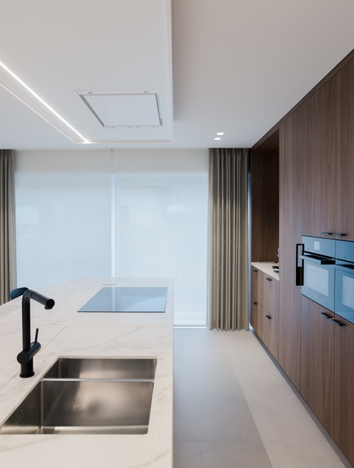 Een spanplafond kan in elke ruimte van jouw woning geïnstalleerd worden, ook in de keuken