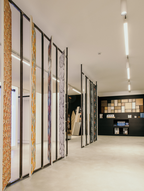 Spanplafond in commerciële ruimte
