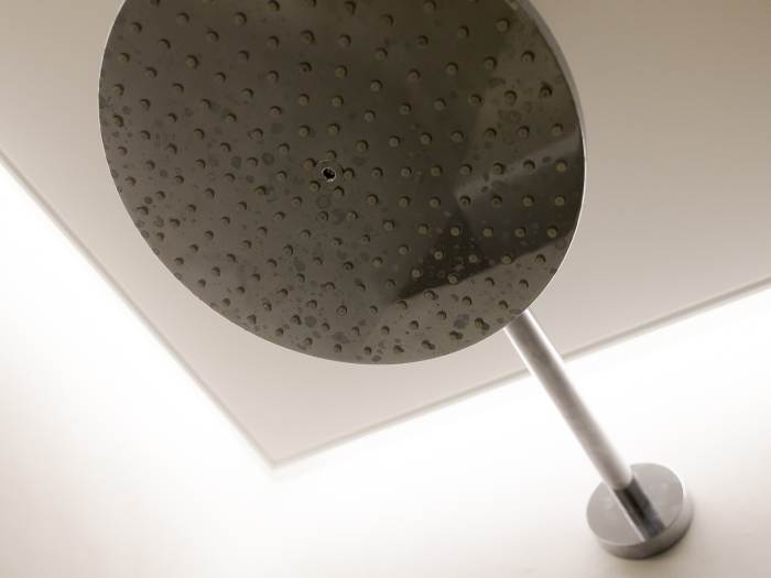 Detail van ons Prime spanplafond in de douche