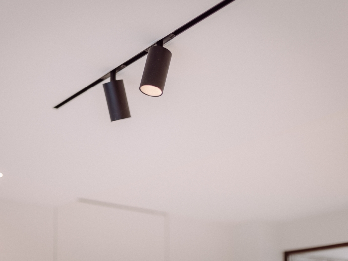 Ingewerkte verlichting in akoestisch spanplafond