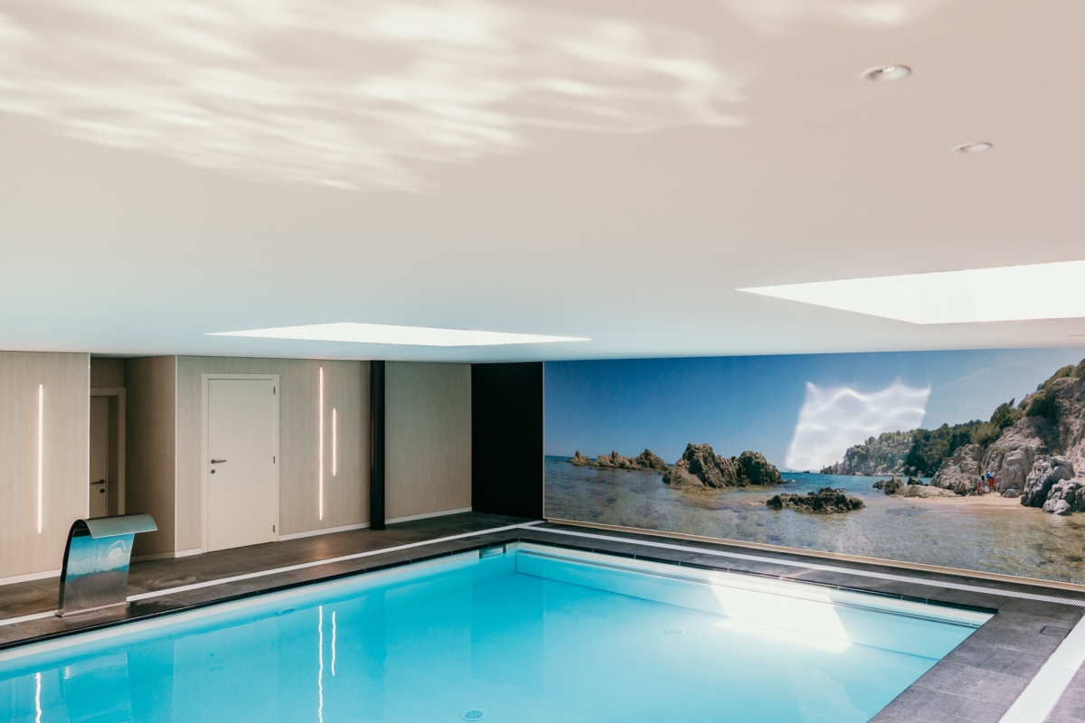 Akoestisch spanplafond en Wonderwall spanwand in wellness